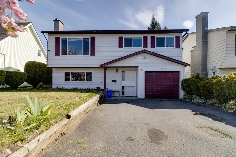 27528 31A AVENUE - photo 2 of 19