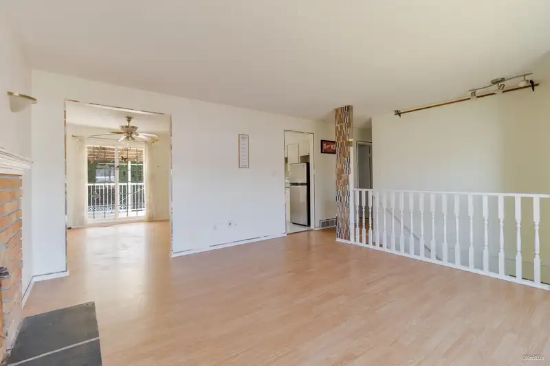 27528 31A AVENUE - photo 4 of 19