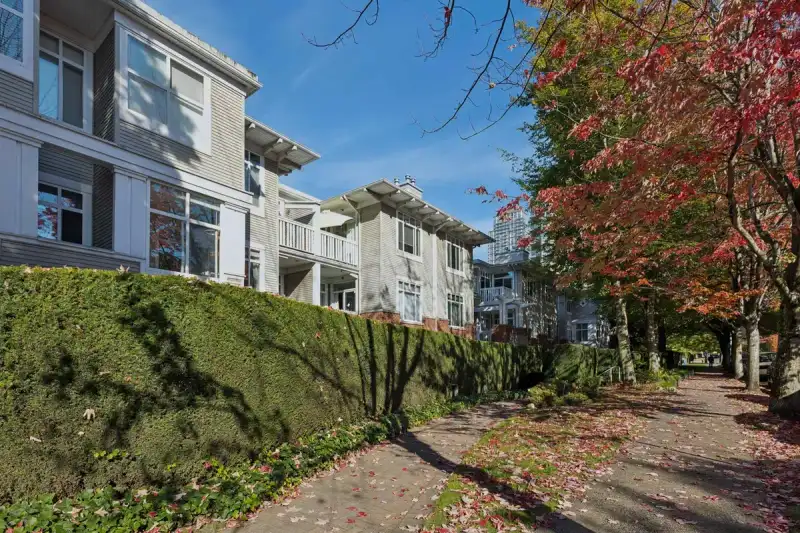 101 1675 W 10TH AVENUE - photo 1 of 25