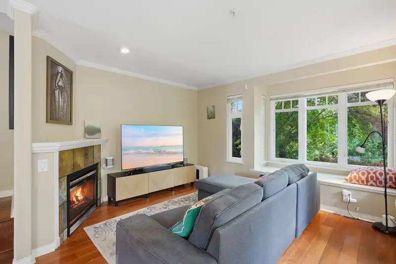 203 W 6TH STREET - photo 4 of 40