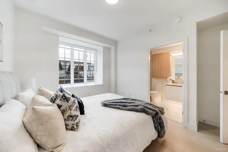 208 918 W 32ND STREET - photo 3 of 36
