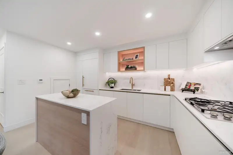 208 918 W 32ND STREET - photo 4 of 36