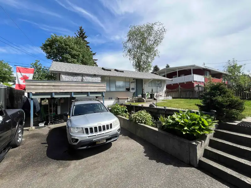 2025 HILLSIDE AVENUE - photo 2 of 15