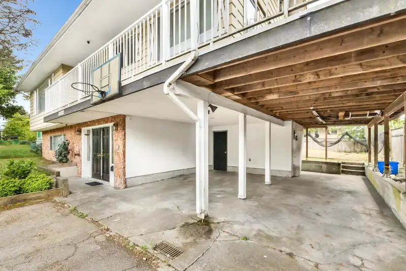 11582 84A AVENUE - photo 3 of 26