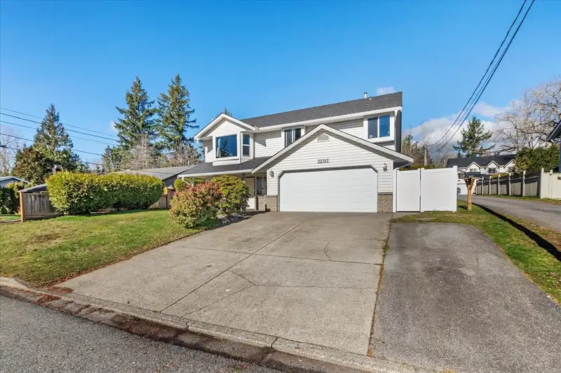 32747 MCRAE AVENUE - photo 3 of 40