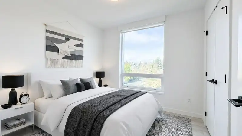505 8189 CAMBIE STREET - photo 3 of 18