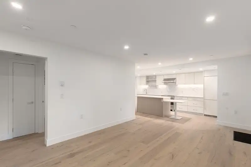 460 E 17TH AVENUE - photo 3 of 12