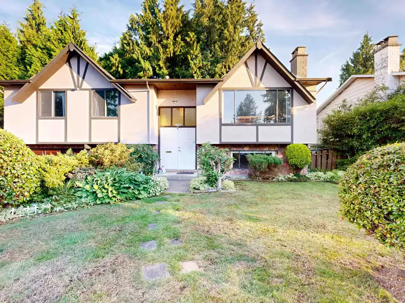 11546 71A AVENUE - photo 1 of 4