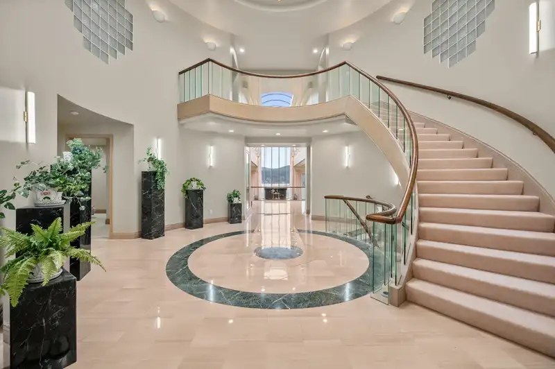 828 BEACHVIEW DRIVE - photo 4 of 40