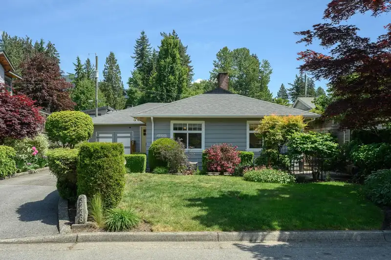 3248 BEVERLEY CRESCENT - photo 1 of 40