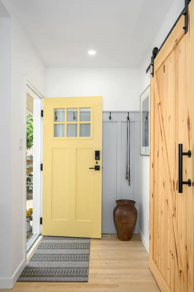 3248 BEVERLEY CRESCENT - photo 3 of 40
