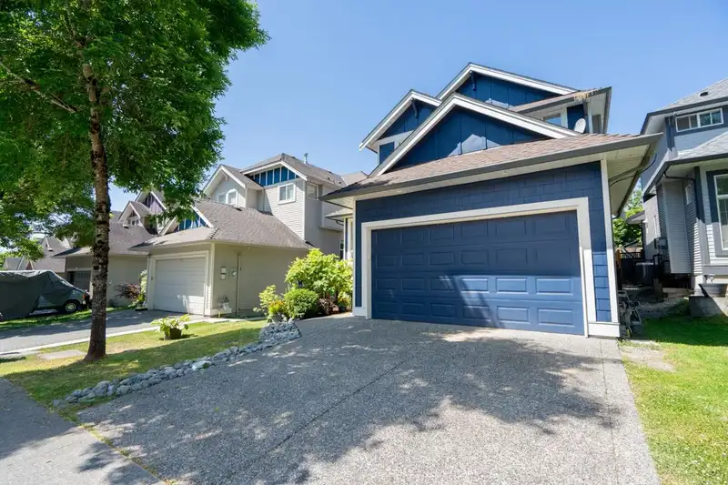 6961 196A STREET - photo 4 of 40