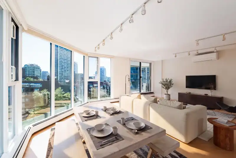 905 1010 BURNABY STREET - photo 1 of 40