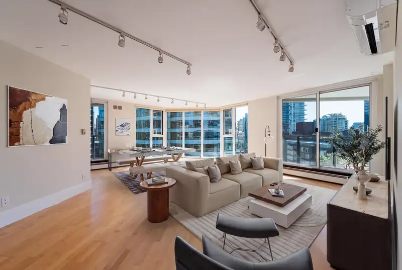 905 1010 BURNABY STREET - photo 2 of 40
