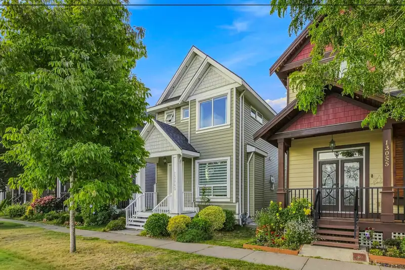 13045 59 AVENUE - photo 2 of 40
