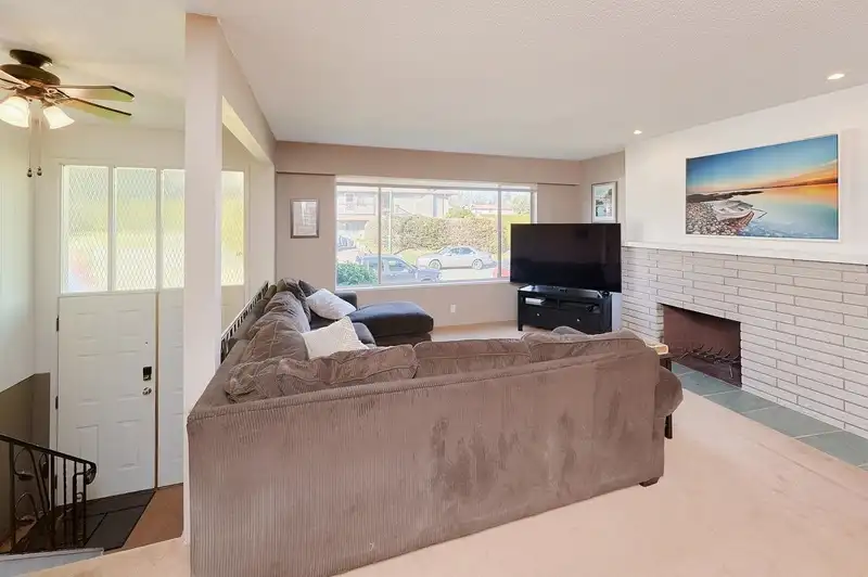 4086/ 4088 LISTER COURT - photo 4 of 26