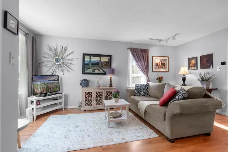 20283 LORNE AVENUE - photo 2 of 34