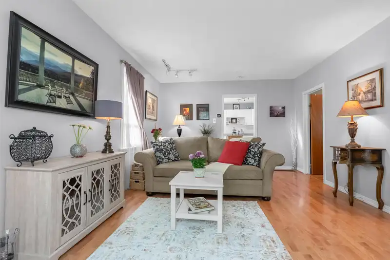20283 LORNE AVENUE - photo 4 of 34