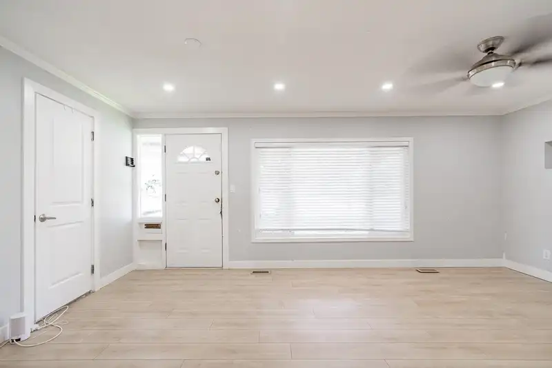 13450 65A AVENUE - photo 4 of 29