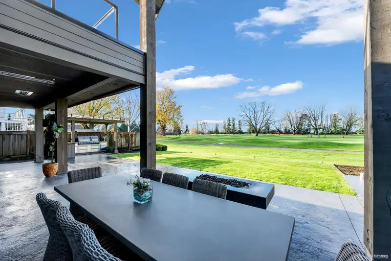 7591 GABRIOLA CRESCENT - photo 3 of 35