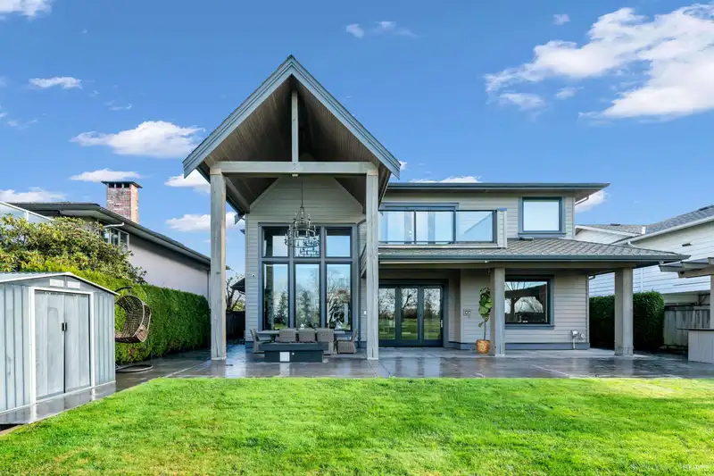 7591 GABRIOLA CRESCENT - photo 4 of 35