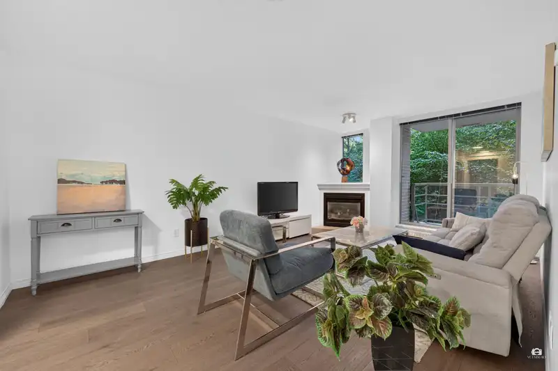 202 5639 HAMPTON PLACE - photo 3 of 39