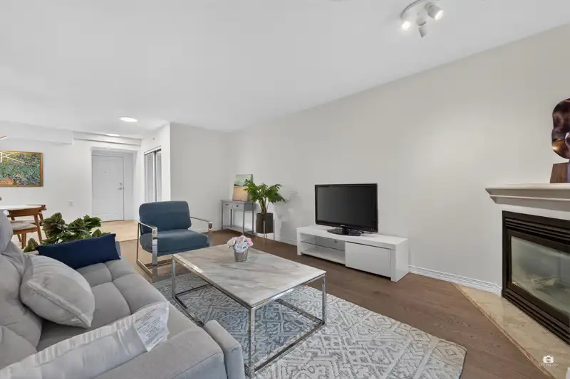 202 5639 HAMPTON PLACE - photo 4 of 39