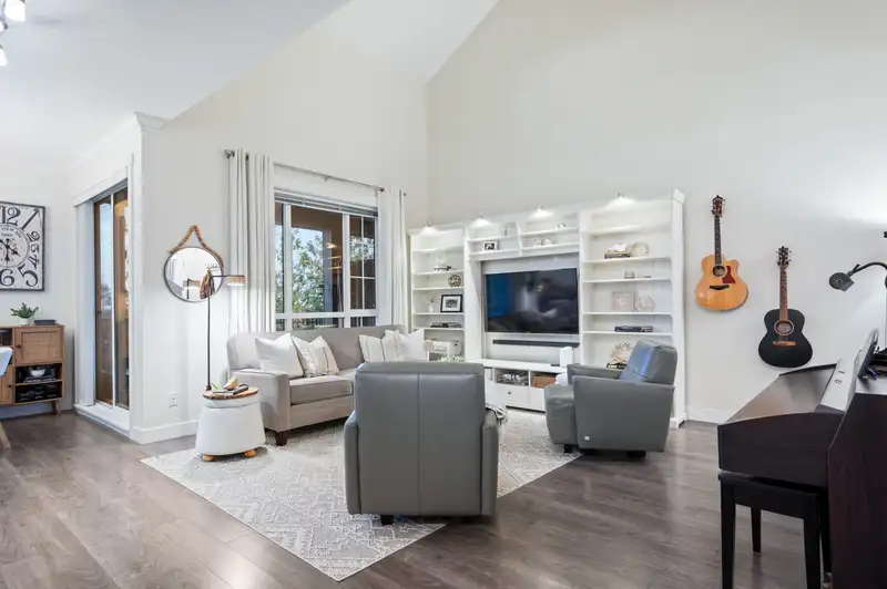 56 4967 220 STREET - photo 2 of 40