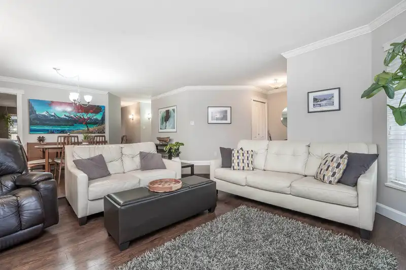 14086 17 AVENUE - photo 4 of 27