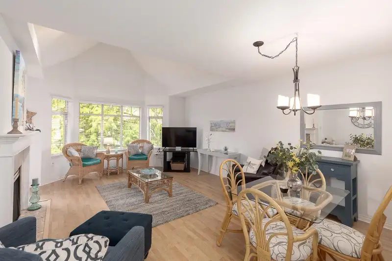 504 2059 CHESTERFIELD AVENUE - photo 3 of 29
