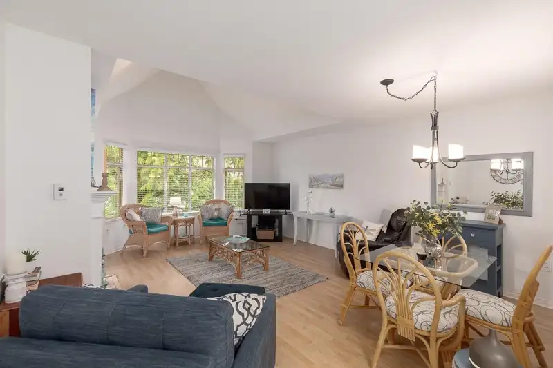 504 2059 CHESTERFIELD AVENUE - photo 4 of 29