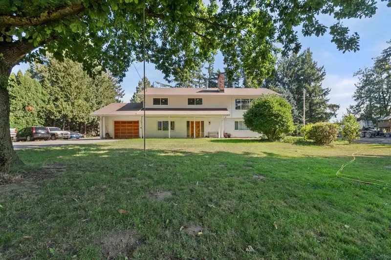 5460 INTERPROVINCIAL HIGHWAY - photo 2 of 40