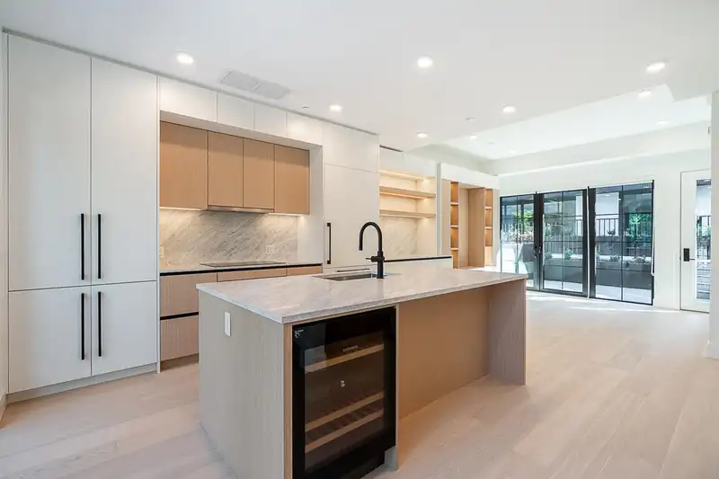 107 551 W 28TH AVENUE - photo 1 of 31