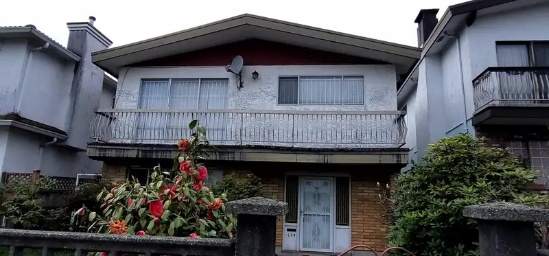 549 RENFREW STREET - photo 1 of 23