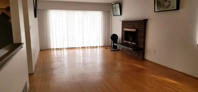 549 RENFREW STREET - photo 2 of 23