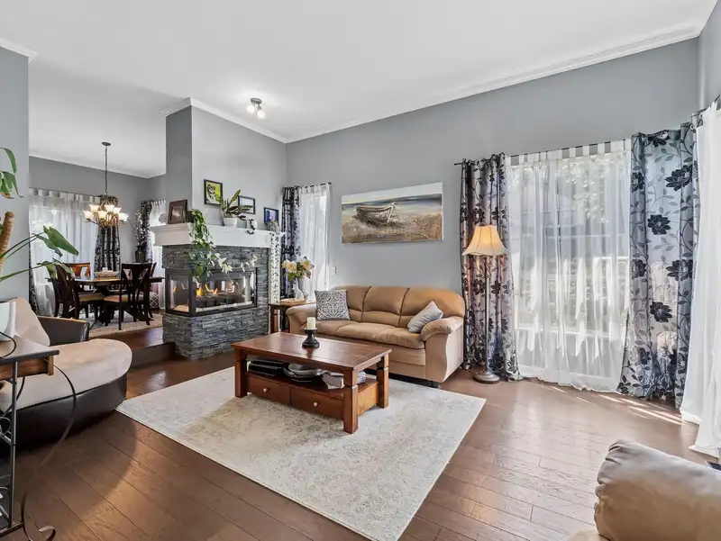 8672 163 STREET - photo 2 of 40