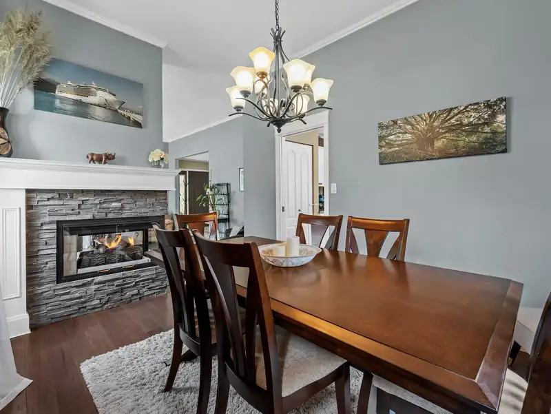 8672 163 STREET - photo 3 of 40