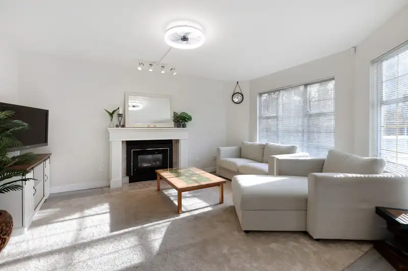 10 838 TOBRUCK AVENUE - photo 2 of 25