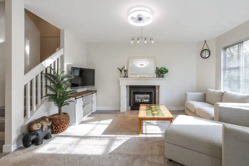 10 838 TOBRUCK AVENUE - photo 3 of 25