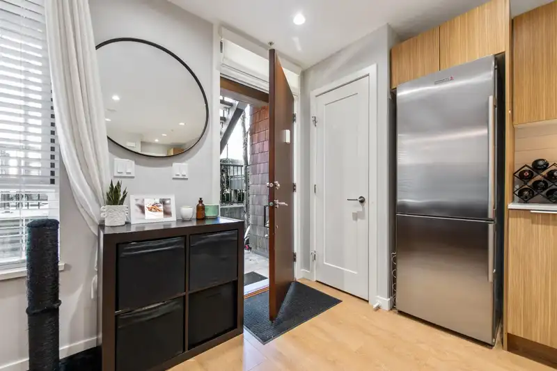 1 3728 THURSTON STREET - photo 4 of 21