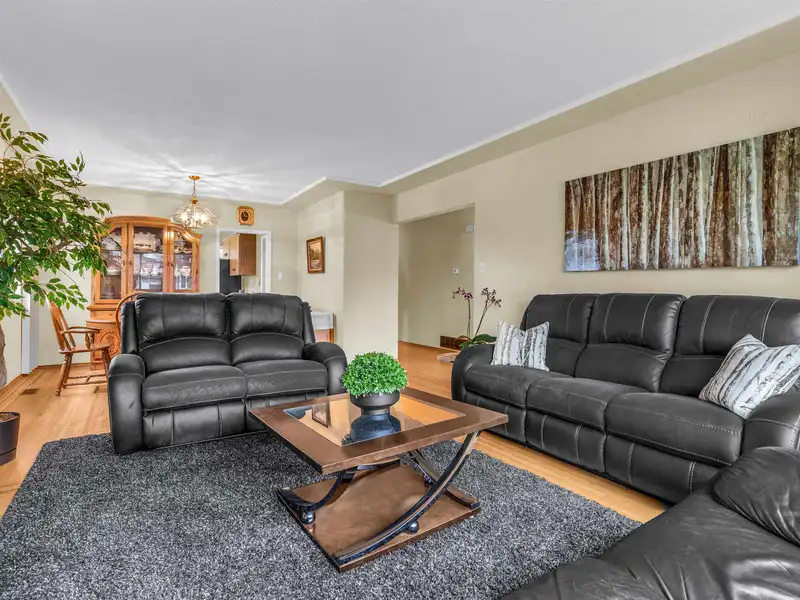 3031 E 16TH AVENUE - photo 4 of 33