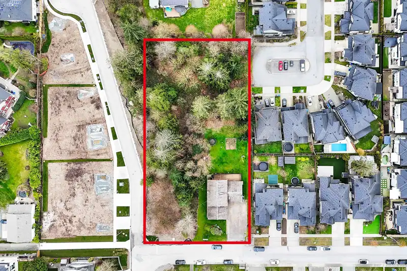 6643 181 STREET - photo 3 of 34