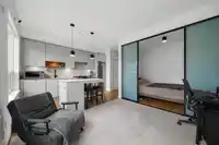 220 2493 MONTROSE AVENUE - thumbnail 7