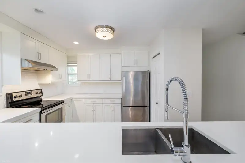 140 SHORELINE CIRCLE - photo 3 of 27