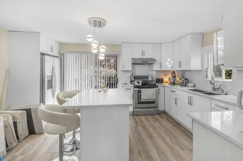 13906 68 AVENUE - photo 3 of 14