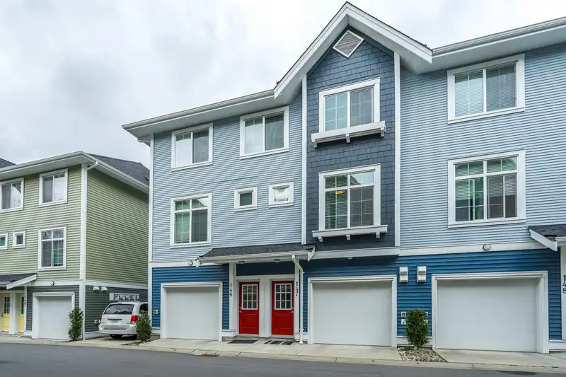 147 20180 84 AVENUE - photo 1 of 30