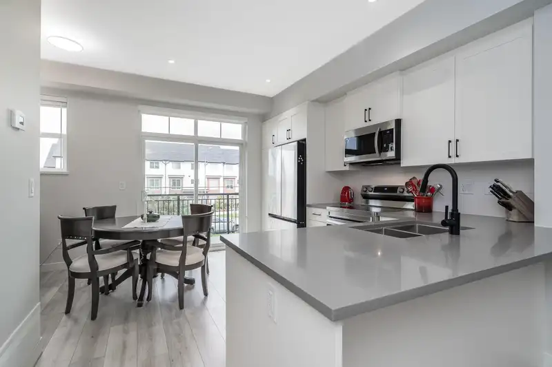 147 20180 84 AVENUE - photo 2 of 30