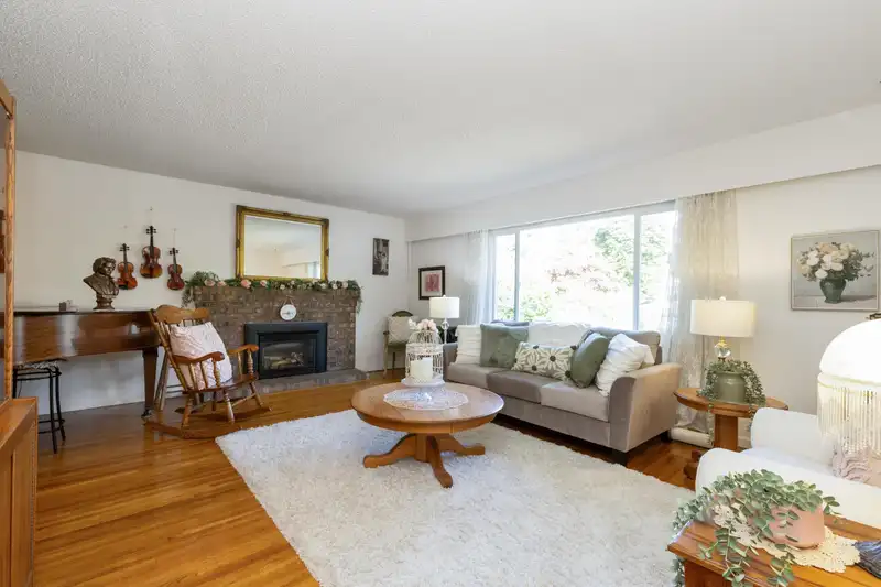 160 HARVARD DRIVE - photo 3 of 31