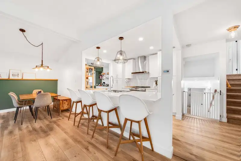 2280 KING ALBERT AVENUE - photo 4 of 26