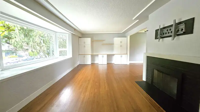 845 SMITH AVENUE - photo 3 of 34